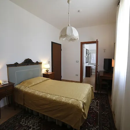 Luna Hotel 3*