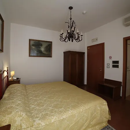 Hotel Luna 3*